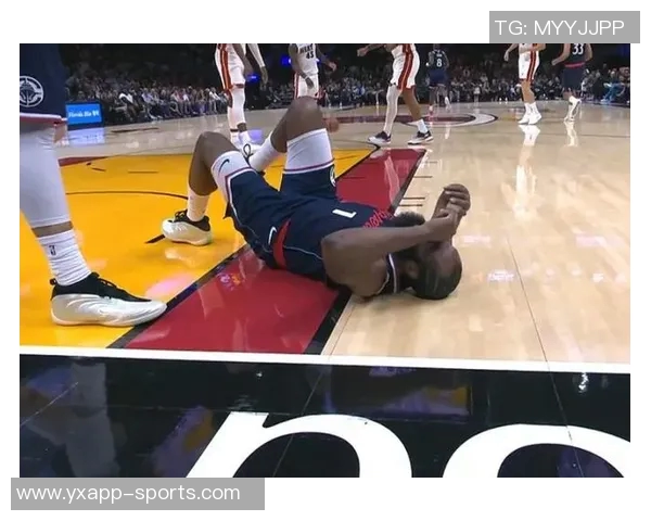 哈登遭遇痛苦倒地引发美媒调侃称其碰瓷行为实在无耻