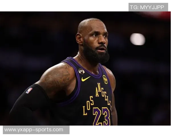 詹姆斯状态回暖过去7场表现出色场均279分79板76助命中率高达55